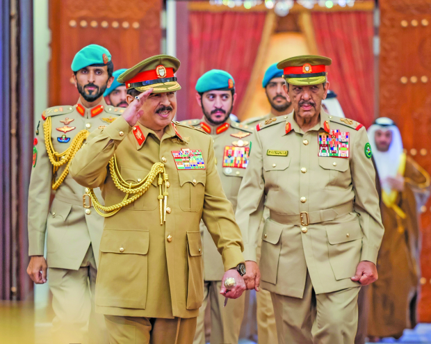 <p>Above, the King with the BDF Commander-in-Chief.</p>